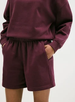 Mid-thigh fleece short