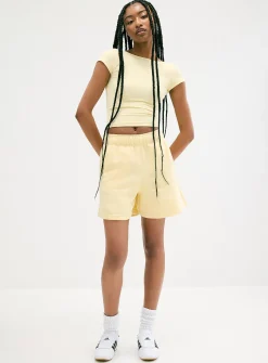 Mid-thigh fleece short