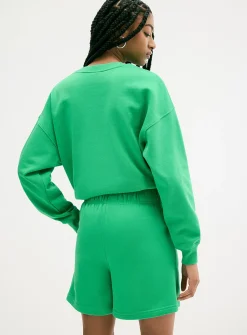 Mid-thigh fleece short