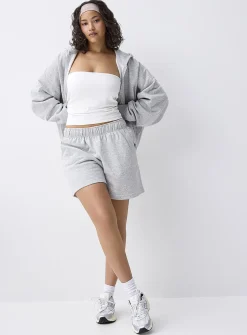 Mid-thigh fleece short