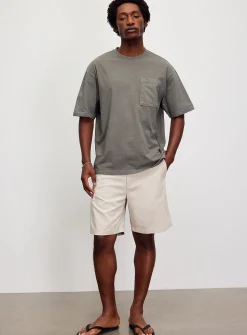 Minimalist chino Bermudas