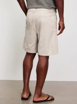 Minimalist chino Bermudas