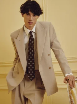 Minimalist double-breasted blazer