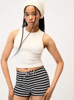 Mixed stripes micro-short