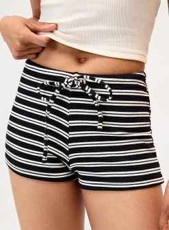 Mixed stripes micro-short