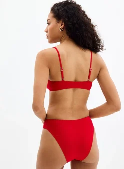 Modern high-cut cheeky bottom