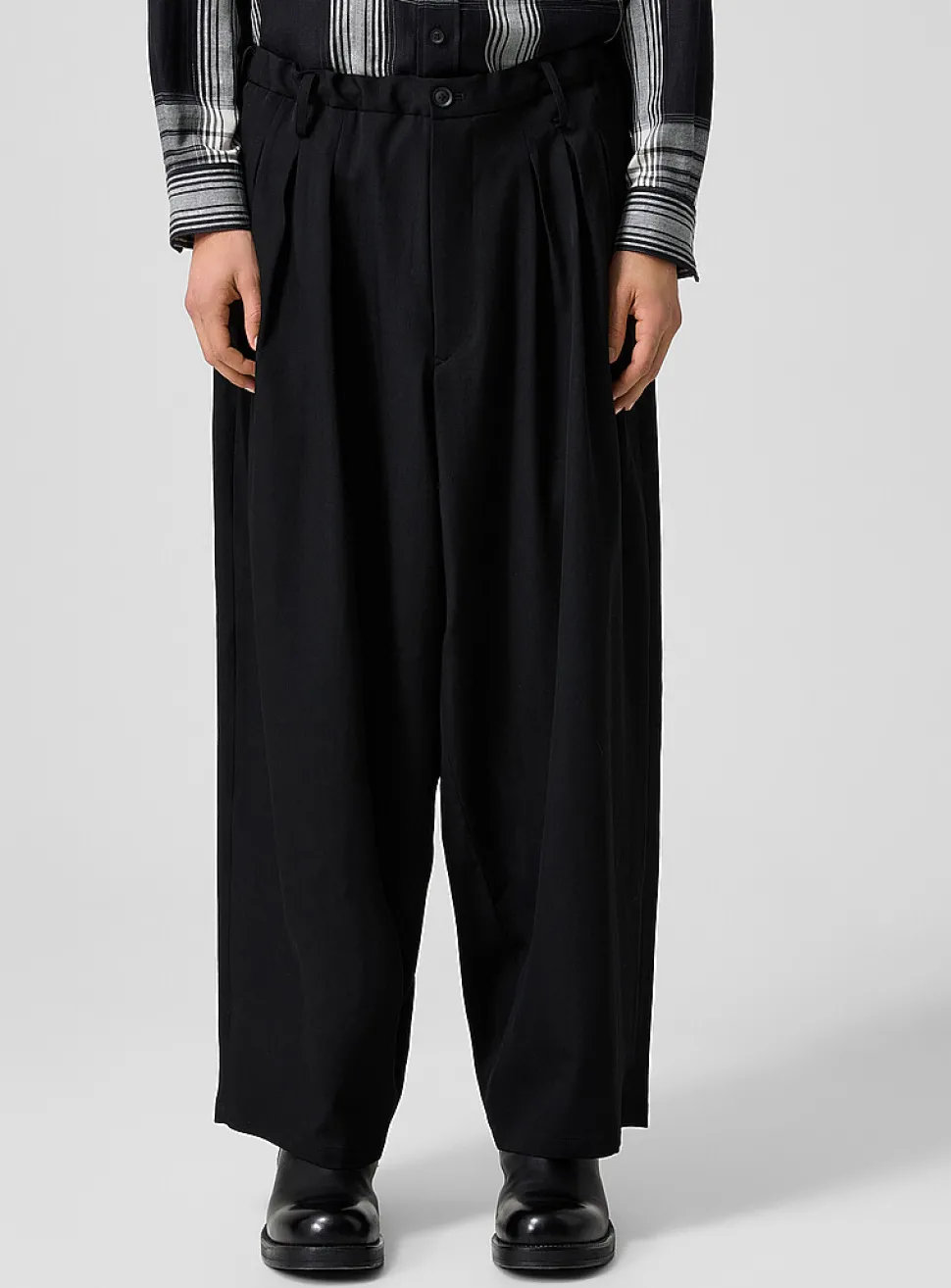 Multi-pleating loose pure wool pant