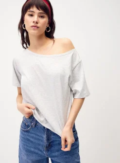 Off-the-shoulder T-shirt