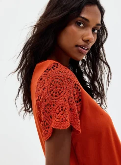 Organic cotton crocheted sleeve T-shirt