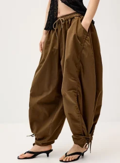 Oversized twill barrel-leg pant