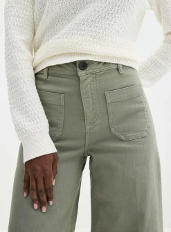 Patch pockets stretch denim pant