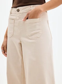 Patch pockets stretch denim pant