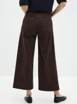 Patch pockets stretch denim pant