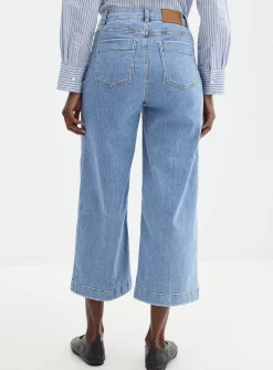 Patch-pocket stretch jean