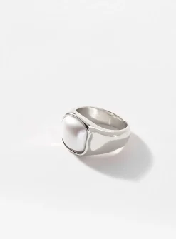 Pearly bead cabochon ring