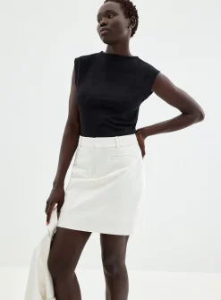 Piped pockets structured skort