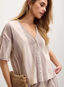 Piqué knit V-neck boxy-fit blouse