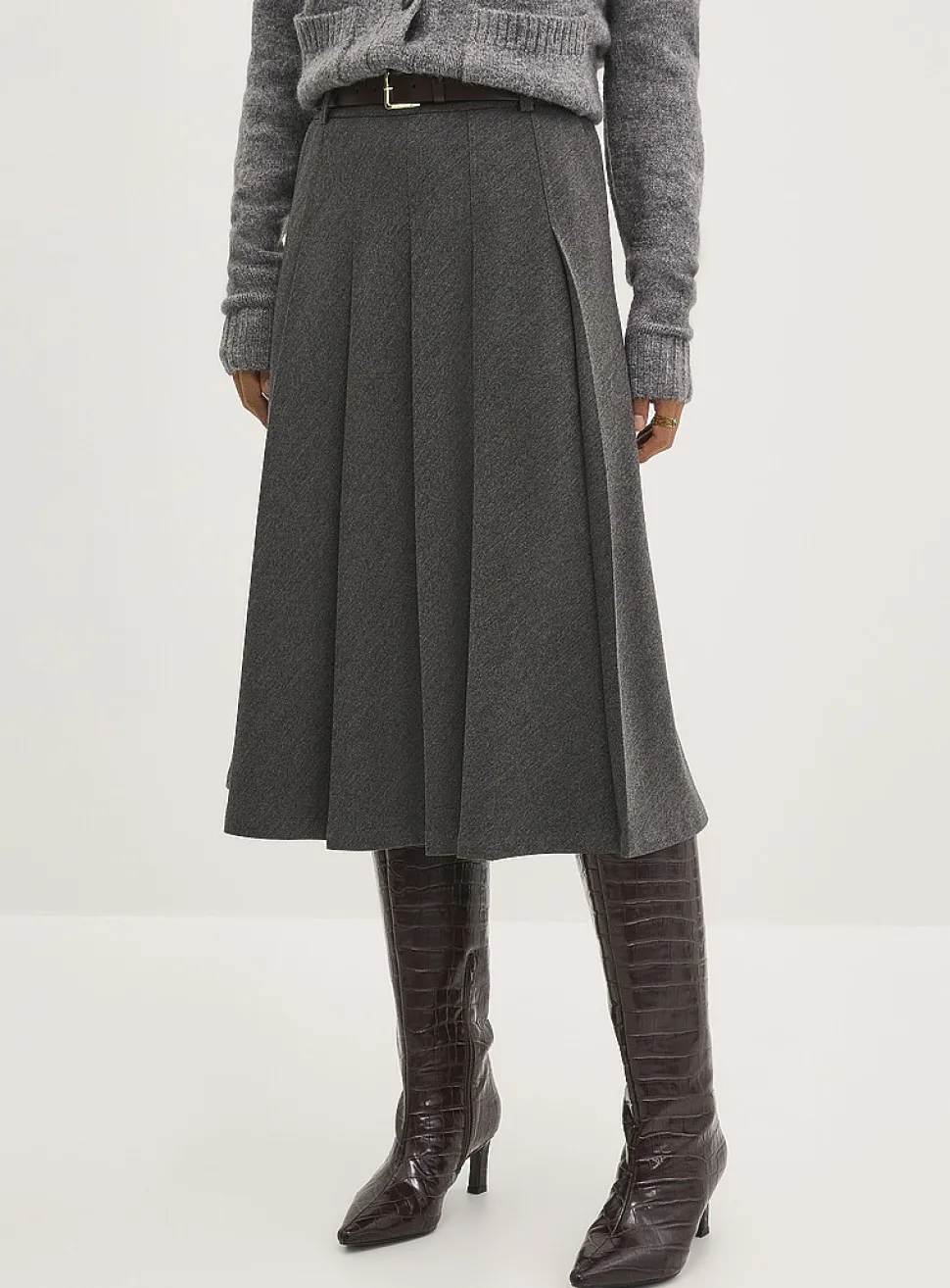 Pleated belted flared skirt