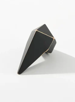 Pyramid ring