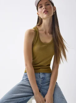 Ribbed scoop-neck cami