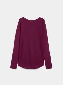 Rounded hem lightweight sweater