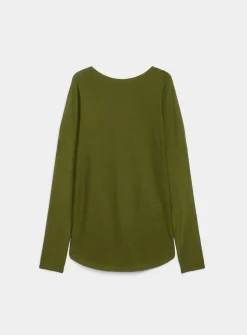 Rounded hem lightweight sweater