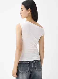 Ruffled off-the-shoulder T-shirt