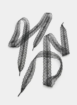 Scalloped lace laces