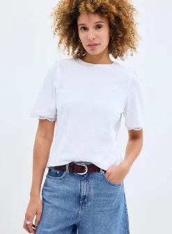 Scalloped puff sleeves relaxed T-shirt