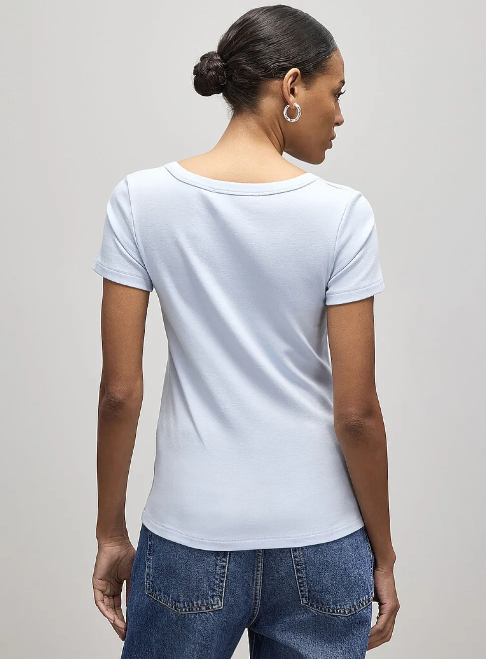 Scoop-neck fitted T-shirt