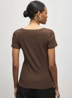 Scoop-neck fitted T-shirt
