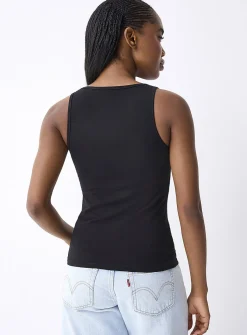Scoop-neck slim-fit tank