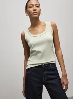 Scoop-neck slim-fit tank