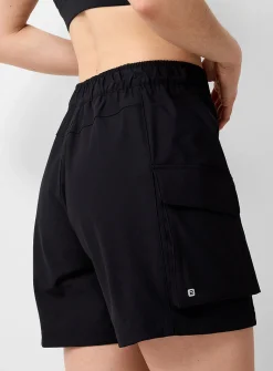 Semi-elastic waist cargo short