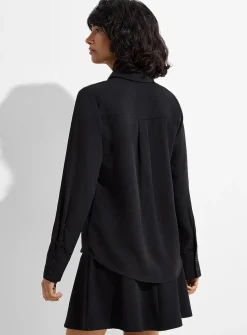 Small contrasting bows shirt