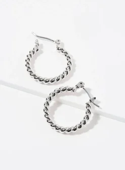 Small twisted metallic hoops