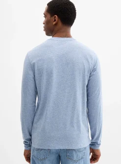Solid long-sleeve T-shirt