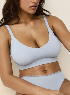 Solid wireless full-coverage bra