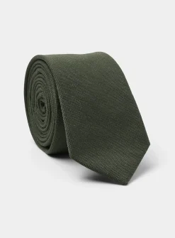 Solid wool tie