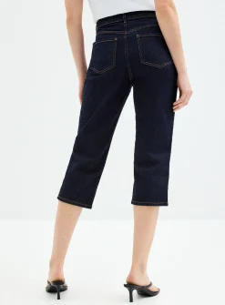 Structured capri jean
