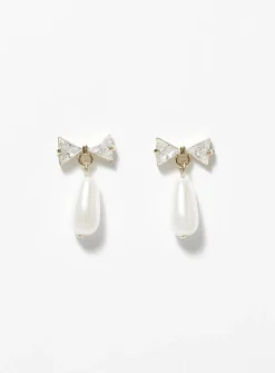 Stylish pearl earrings