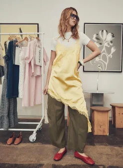 Topstitched details stretch canvas wide-leg pant
