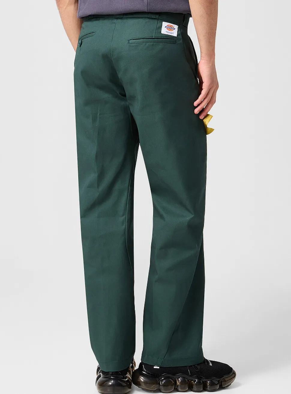 Twisted seams chino pant