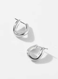 Twisted-oval small hoops
