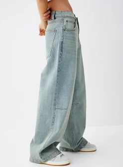 Ultra-wide-leg boyfriend jean