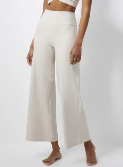 Velvety wide-leg pant