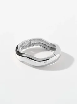 Wavy bangle
