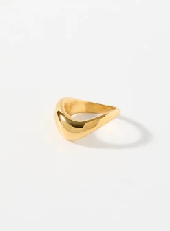 Wavy ring